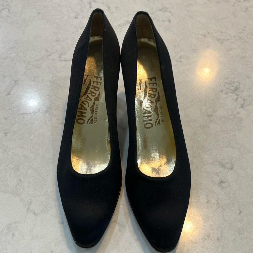 Salvatore Ferragamo Black Silk Satin Vintage Pumps Sz 7 AAAA- EUC